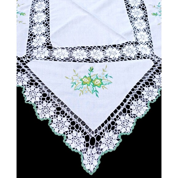 VTG White Cotton Table Cloth Vibrant Embroidery & Hand Crochet Border + Cutwork - Picture 4 of 5
